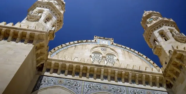 Façade et minarets de la mosquée Ketchaoua vus en contre-plongée